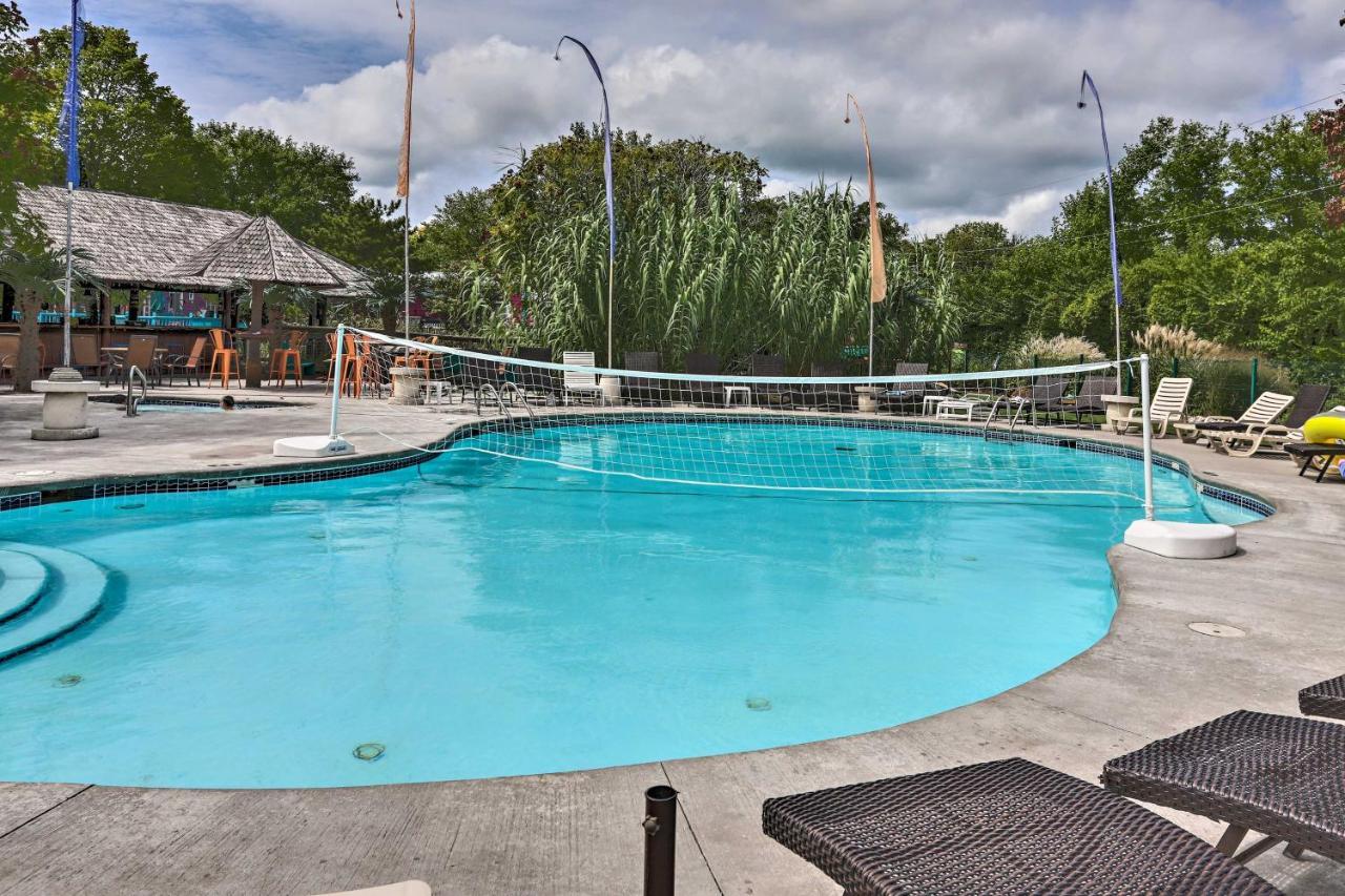 Resort-Style Condo With Lake-View Balcony! プットインベイ エクステリア 写真